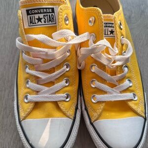 Low top yellow converse
